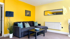 Flat 5 mins away from beach!